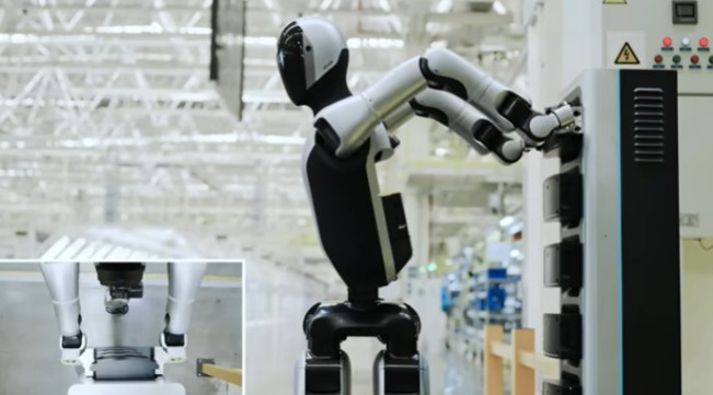 Walker S2. (YouTube UBTECH Robotics)